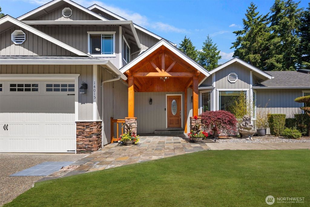 Photo of 14015 SE 156th Court, Renton, WA 98058 (MLS # 2387022)
