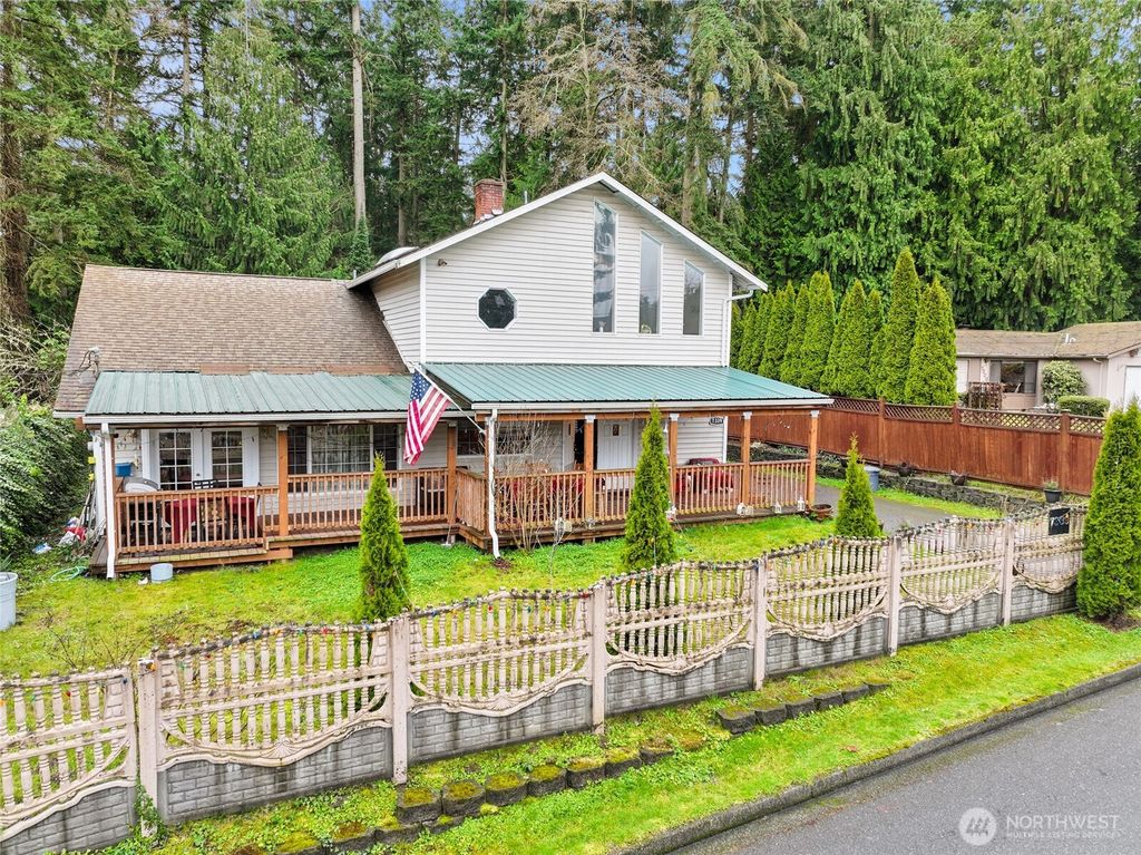 Photo of 7339 NE 140th Street, Kirkland, WA 98034 (MLS # 2476640)