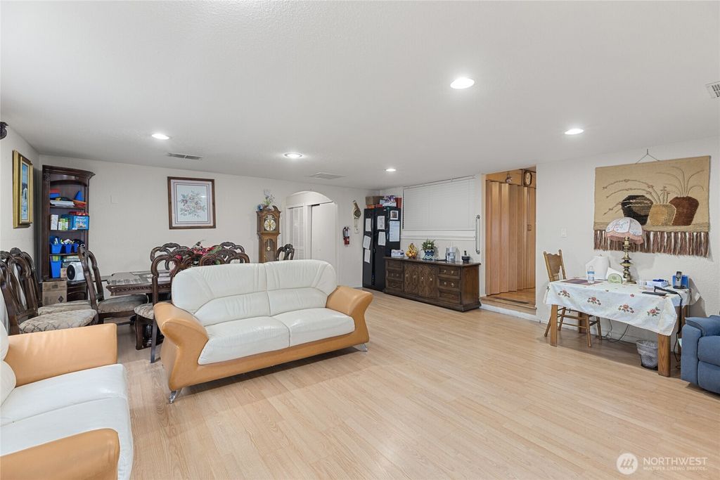 Photo of 7339 NE 140th Street, Kirkland, WA 98034 (MLS # 2476640)