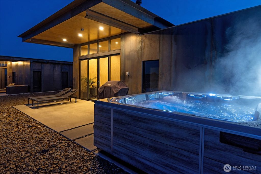 Photo of 23592 Gorge View Loop NW, Quincy, WA 98848 (MLS # 2459169)