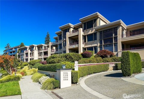 Photo of 530 Lake Street S #H-101, Kirkland, WA 98033 (MLS # 2577025)