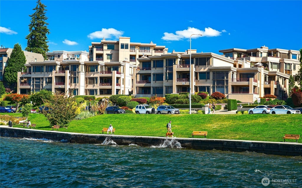 Photo of 530 Lake Street S #H-101, Kirkland, WA 98033 (MLS # 2577025)