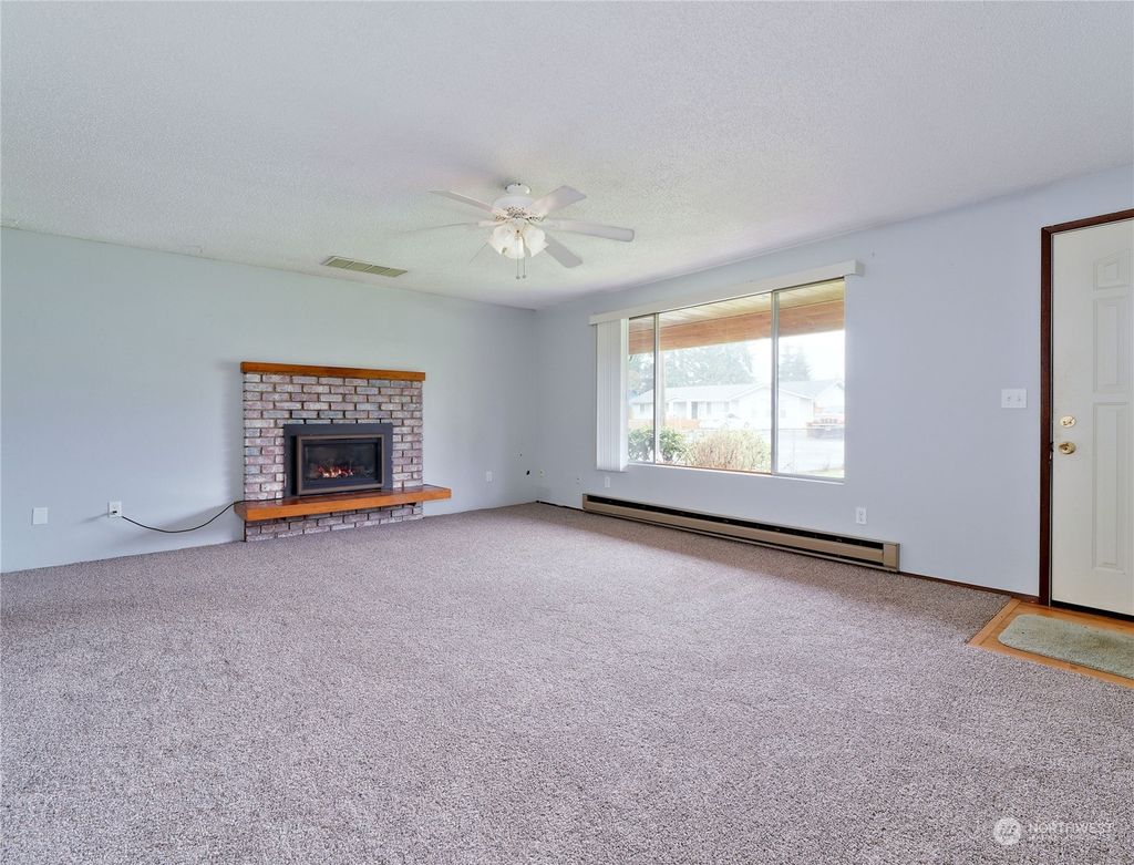 Photo of 4926 135th Place NE, Marysville, WA 98271 (MLS # 2187848)