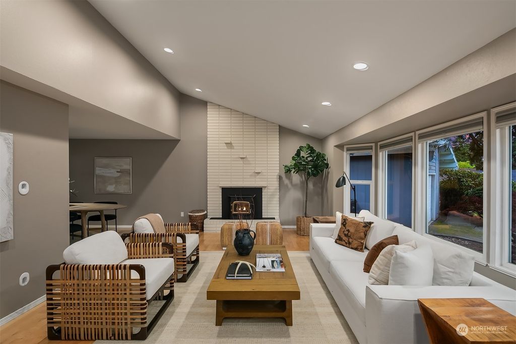 Photo of 1517 3rd Place, Kirkland, WA 98033 (MLS # 2217411)