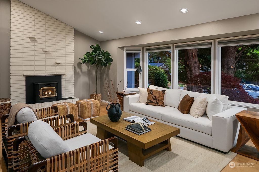 Photo of 1517 3rd Place, Kirkland, WA 98033 (MLS # 2217411)