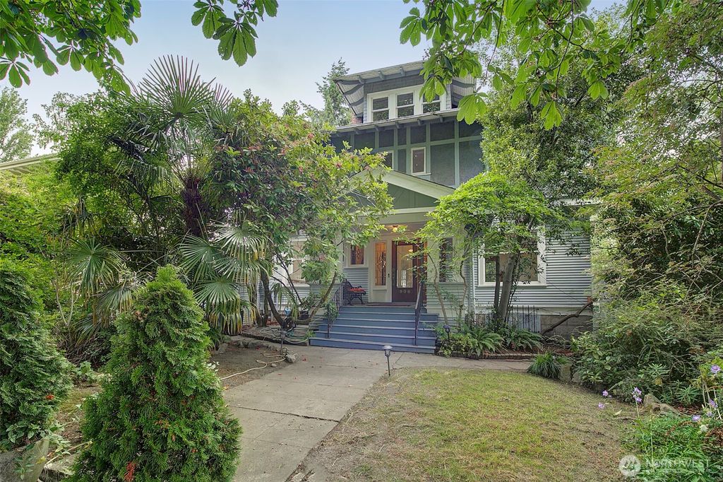 Photo of 906 E Shelby Street, Seattle, WA 98102 (MLS # 2392985)