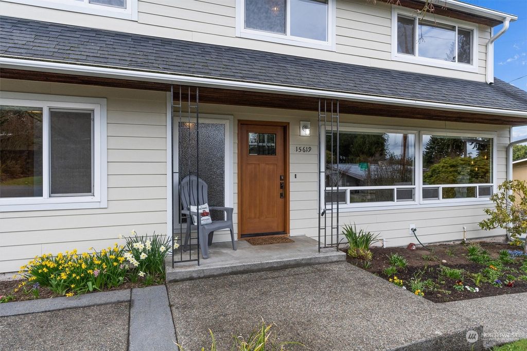 Photo of 15619 63rd Avenue NE, Kenmore, WA 98028 (MLS # 2045313)