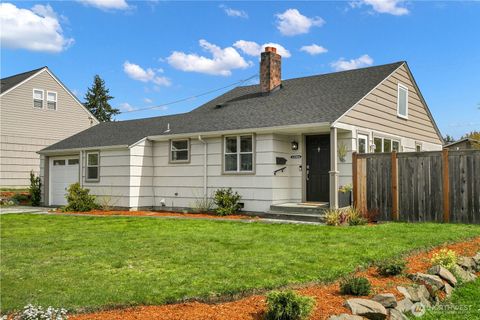 Photo of 13504 15th Place NE, Seattle, WA 98125 (MLS # 2499422)