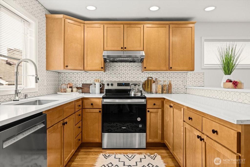 Photo of 6035 Fauntleroy Way SW #B, Seattle, WA 98136 (MLS # 2493138)