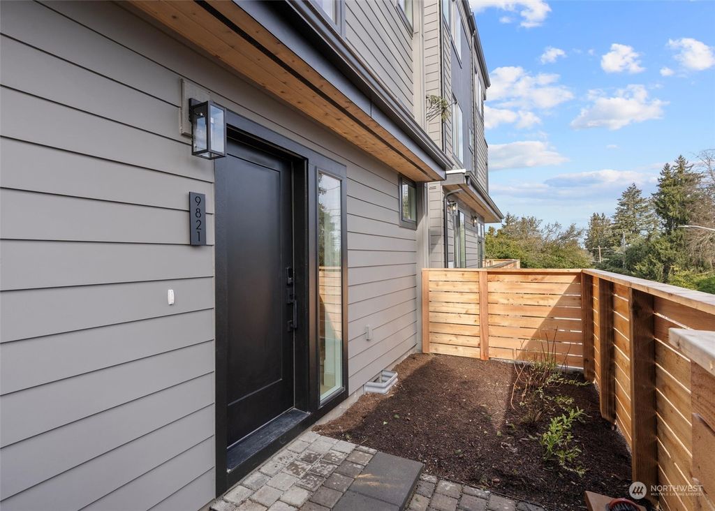 Photo of 9821 15th Avenue NE, Seattle, WA 98115 (MLS # 2329527)