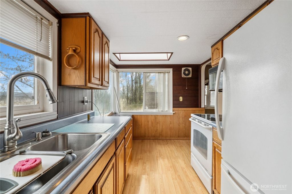 Photo of 2113 E grand Avenue, Everett, WA 98201 (MLS # 2492669)