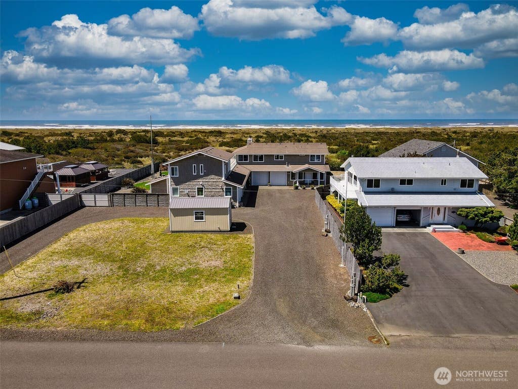 Photo of 935 S Sand Dune Avenue SW, Ocean Shores, WA 98569 (MLS # 2564045)