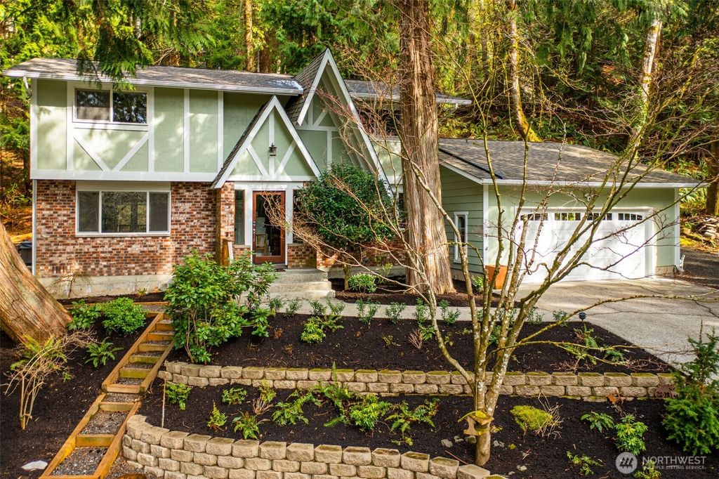 Photo of 8205 NE Blakely Court W, Bainbridge Island, WA 98110 (MLS # 2487641)