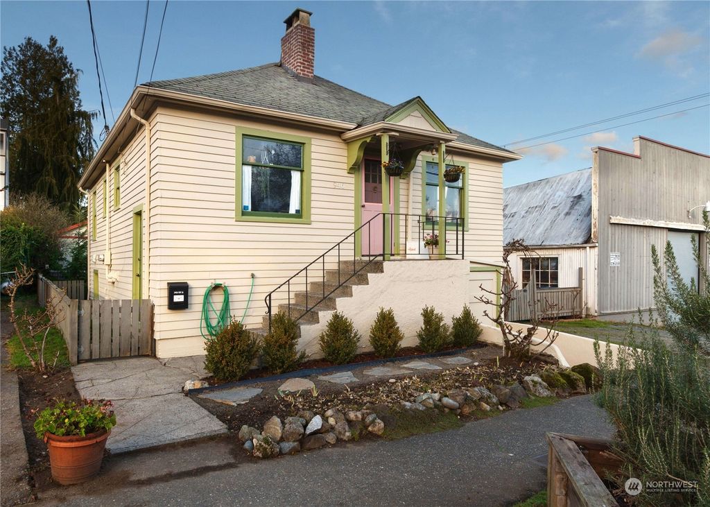 Photo of 946 N 90th Street, Seattle, WA 98103 (MLS # 2315145)