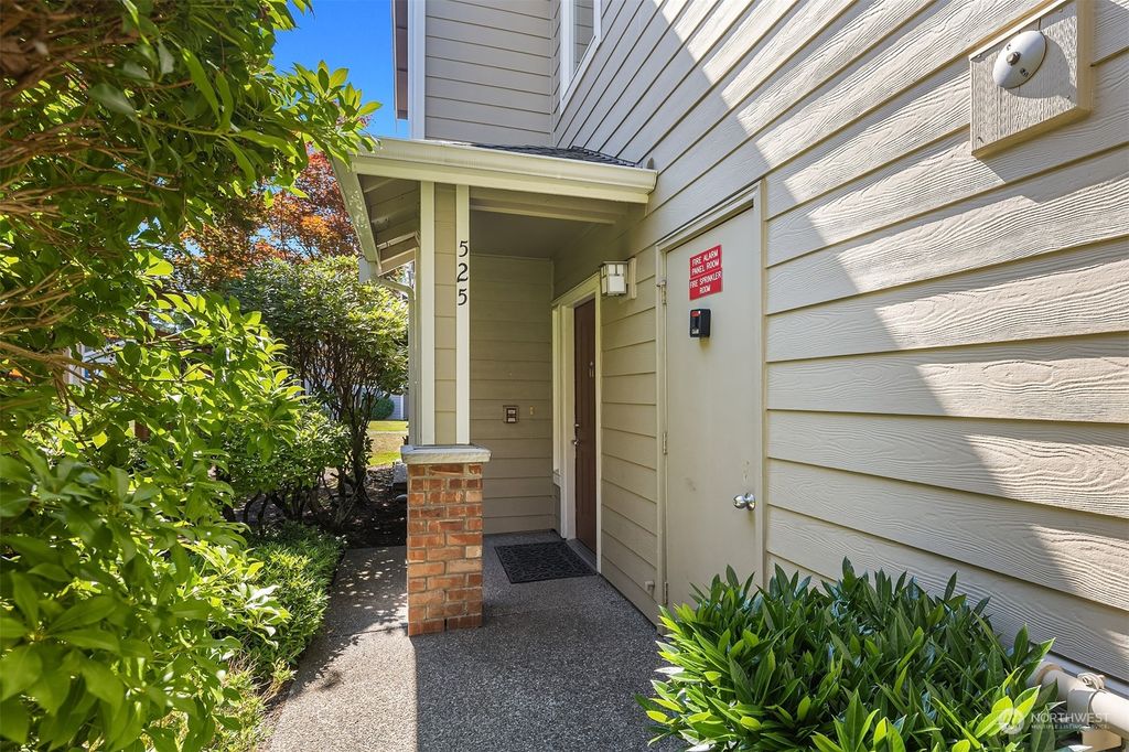 Photo of 525 241st Lane SE #W1, Sammamish, WA 98074 (MLS # 2133245)