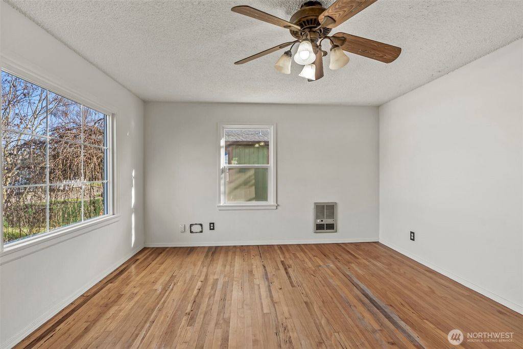 Photo of 2949 Dover Street, Longview, WA 98632 (MLS # 2458661)