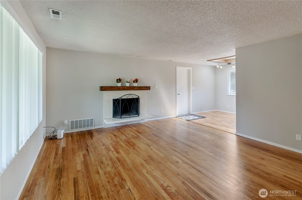 Photo of 30004 5th Avenue SW, Federal Way, WA 98023 (MLS # 2393195)