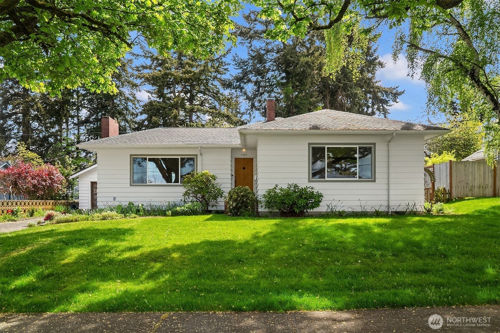 Photo of 1707 8th Street, Anacortes, WA 98221 (MLS # 2512606)
