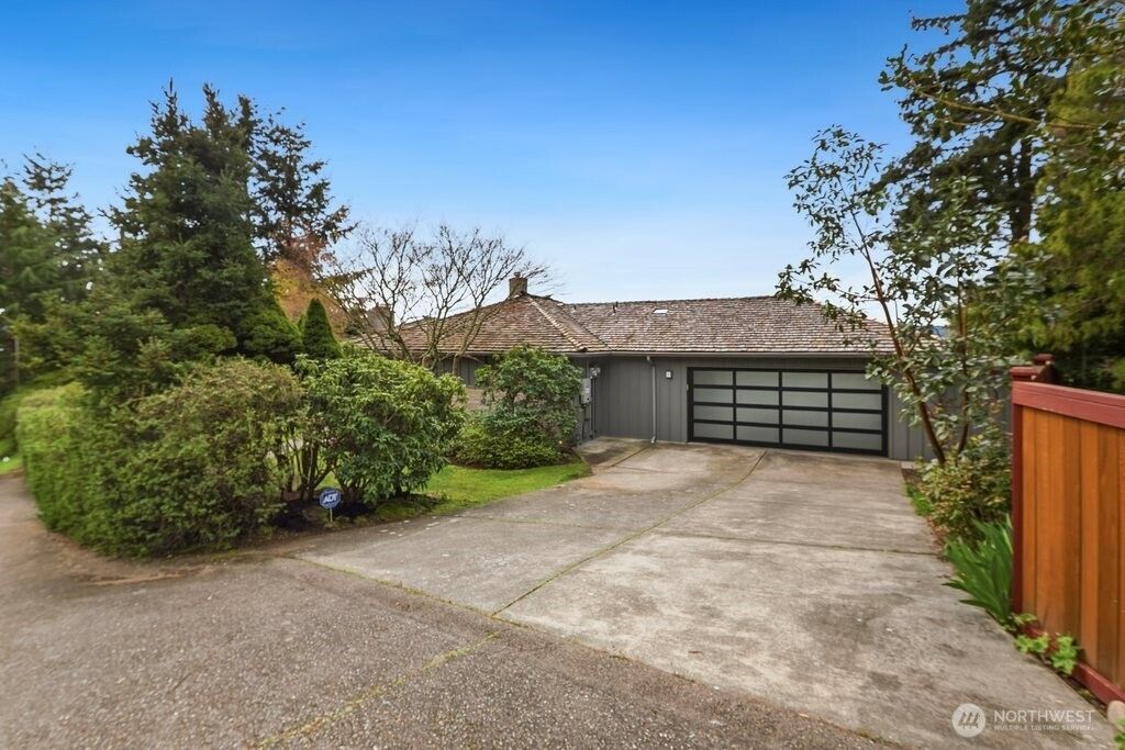 Photo of 4146 SW Arroyo Drive, Seattle, WA 98146 (MLS # 2498981)