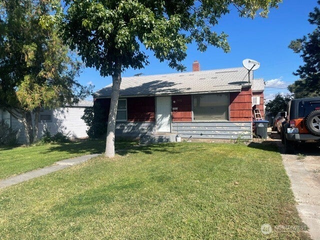 Photo of 412 W Reisner RD, Moses Lake, WA 98837 (MLS # 2590068)