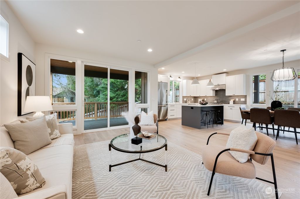 Photo of 11812 NE 75th Lane, Kirkland, WA 98033 (MLS # 2183397)