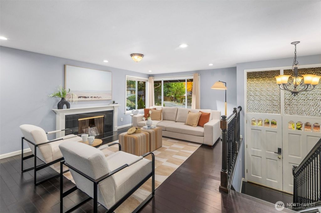Photo of 14831 NE 14th Street, Bellevue, WA 98007 (MLS # 2437934)
