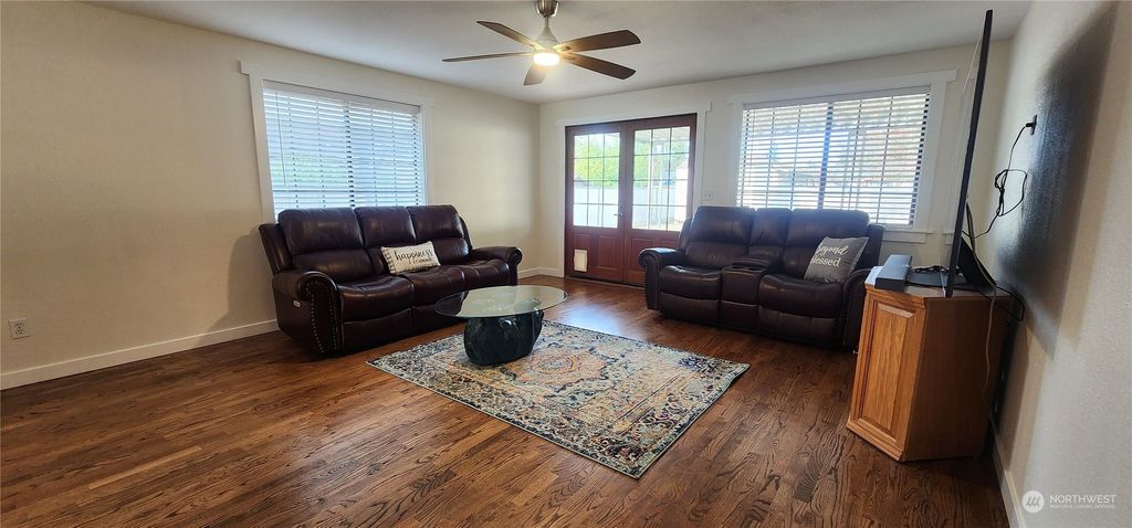 Photo of 1082 S 316th Street, Federal Way, WA 98003 (MLS # 2029408)