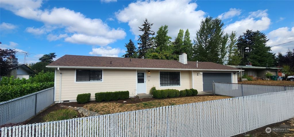 Photo of 1082 S 316th Street, Federal Way, WA 98003 (MLS # 2029408)