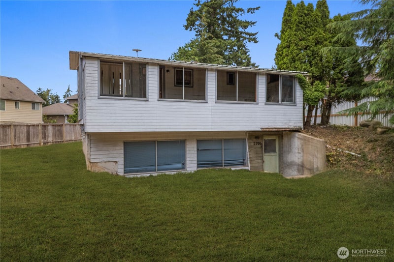2706 S 276th Place