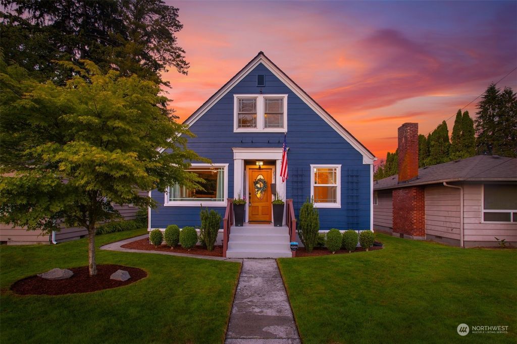 Photo of 231 S Blakeley Street, Monroe, WA 98272 (MLS # 2245789)
