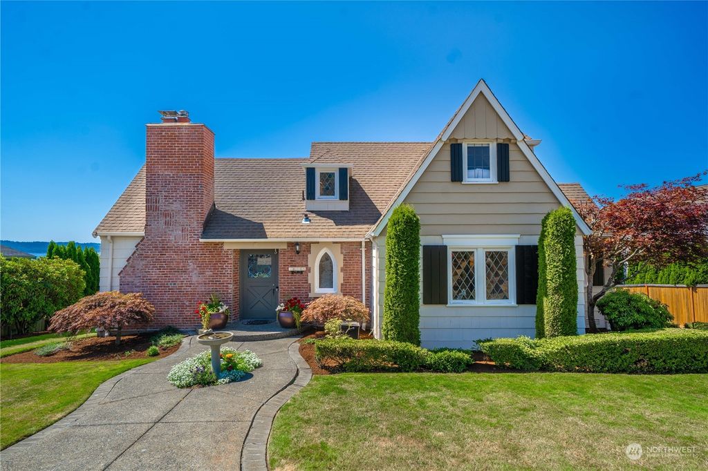 Photo of 18135 Brittany Drive SW, Normandy Park, WA 98166 (MLS # 2274554)