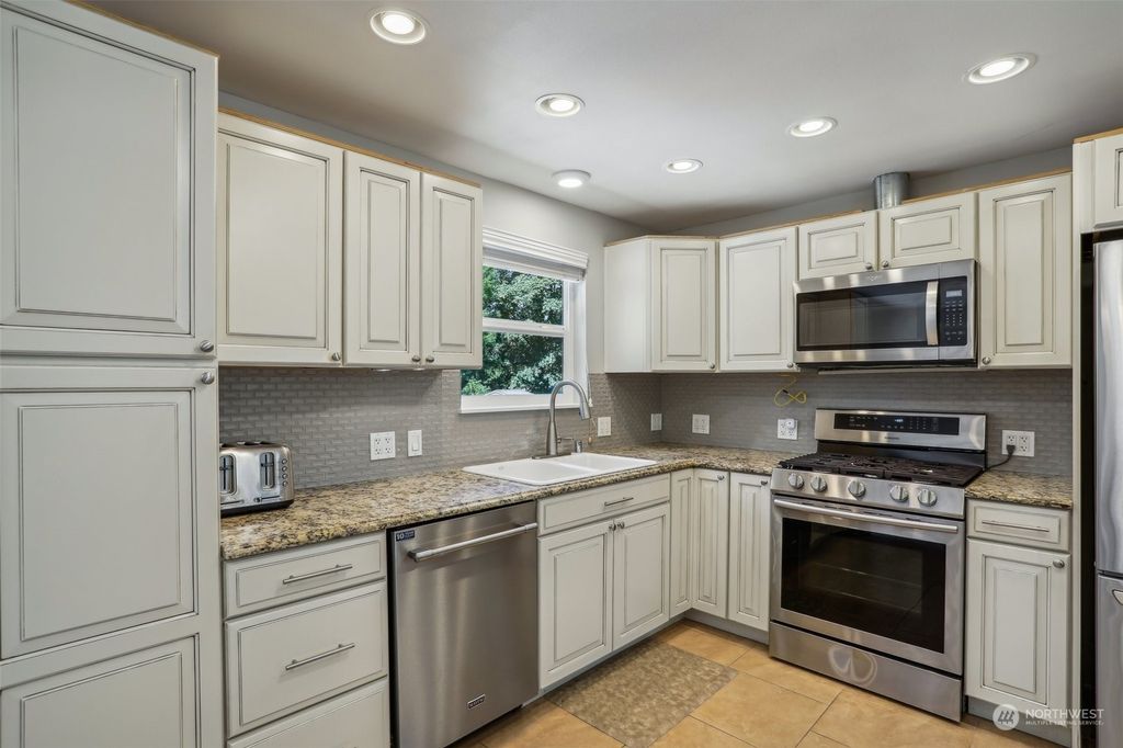 Photo of 13431 170th Avenue SE, Renton, WA 98059 (MLS # 2265334)