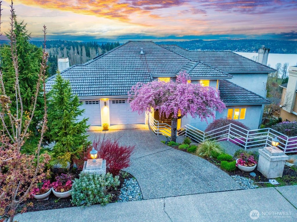 Photo of 8734 Paisley Drive NE, Seattle, WA 98115 (MLS # 2353875)