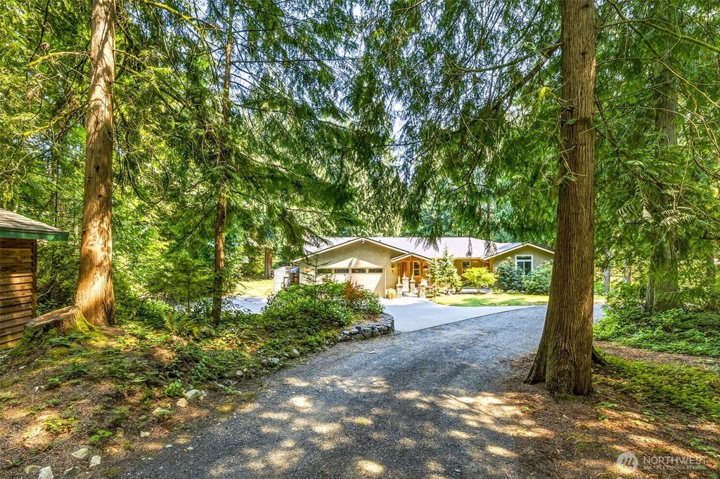 Photo of 14924 258 Avenue SE, Issaquah, WA 98027 (MLS # 2558509)