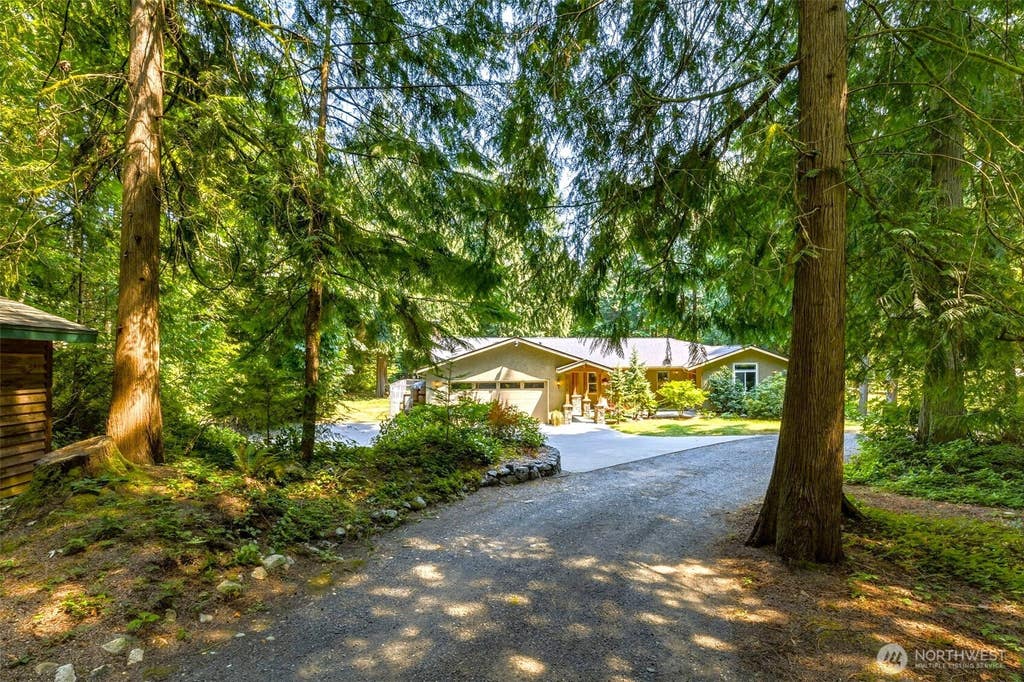 Photo of 14924 258 Avenue SE, Issaquah, WA 98027 (MLS # 2558509)