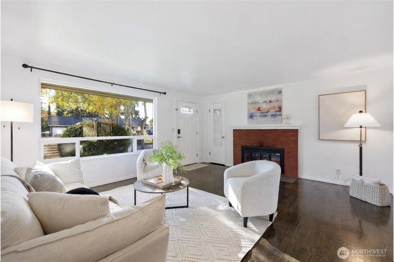 3008 NE 5th Place