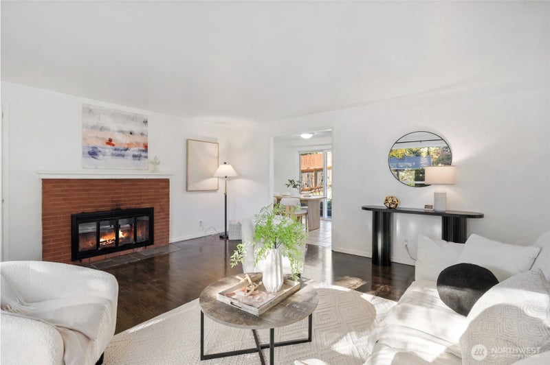3008 NE 5th Place