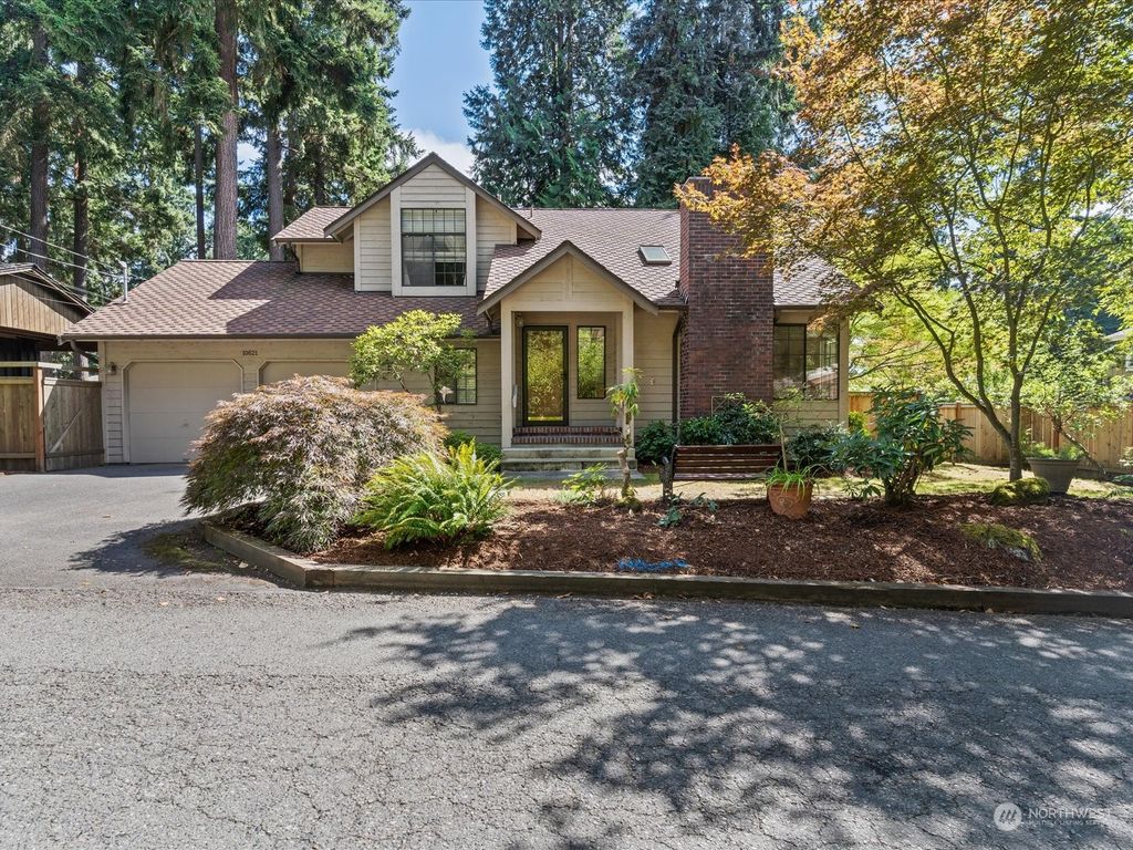Photo of 10621 SE 30th Street, Bellevue, WA 98004 (MLS # 2173407)