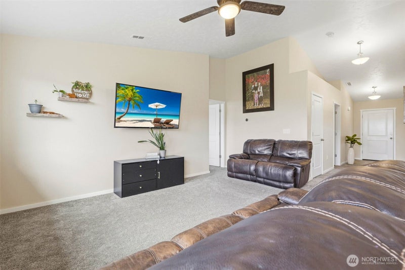 6212 Ramus Ln