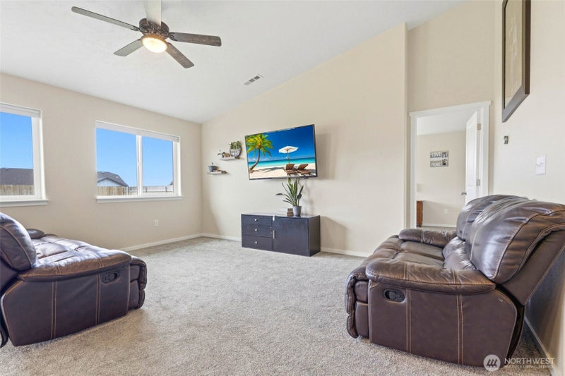 6212 Ramus Ln