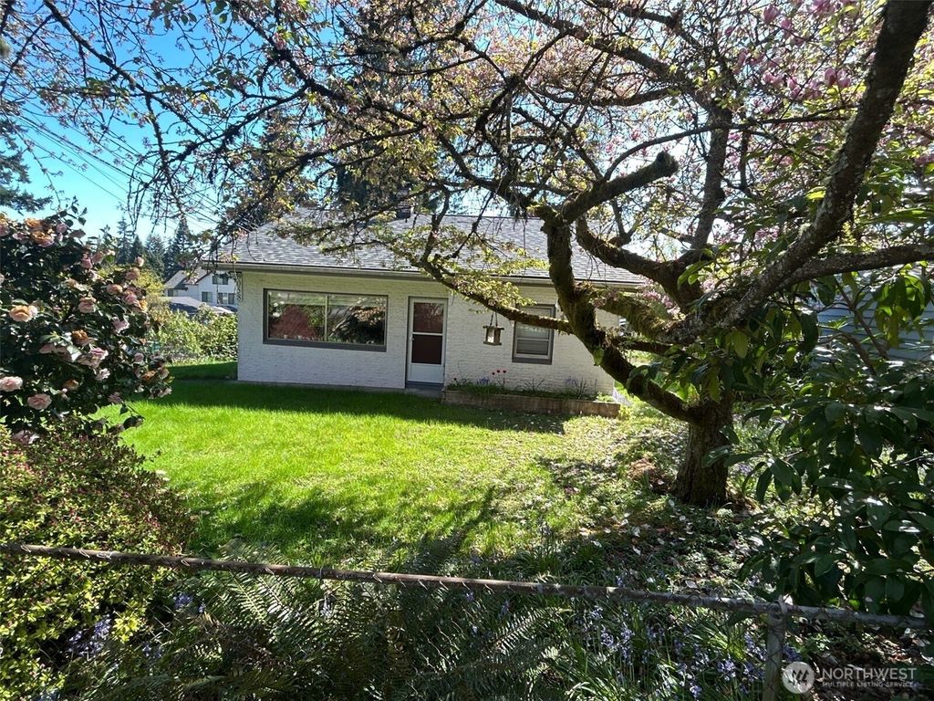 Photo of 8058 132nd Avenue NE, Redmond, WA 98052 (MLS # 2385492)