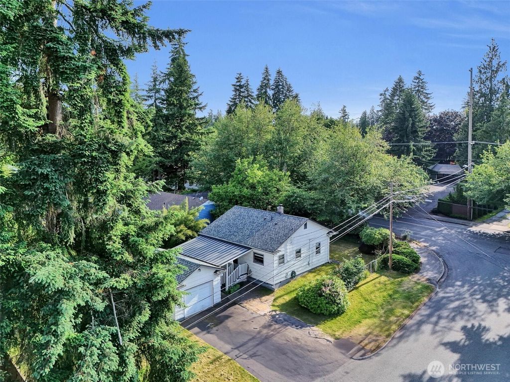 Photo of 8058 132nd Avenue NE, Redmond, WA 98052 (MLS # 2385492)