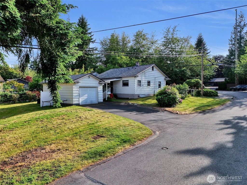 Photo of 8058 132nd Avenue NE, Redmond, WA 98052 (MLS # 2385492)