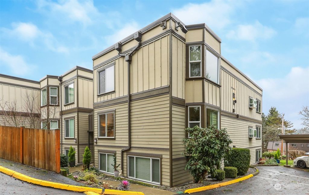 Photo of 17464 NE 38th Street #B204, Redmond, WA 98052 (MLS # 2024662)