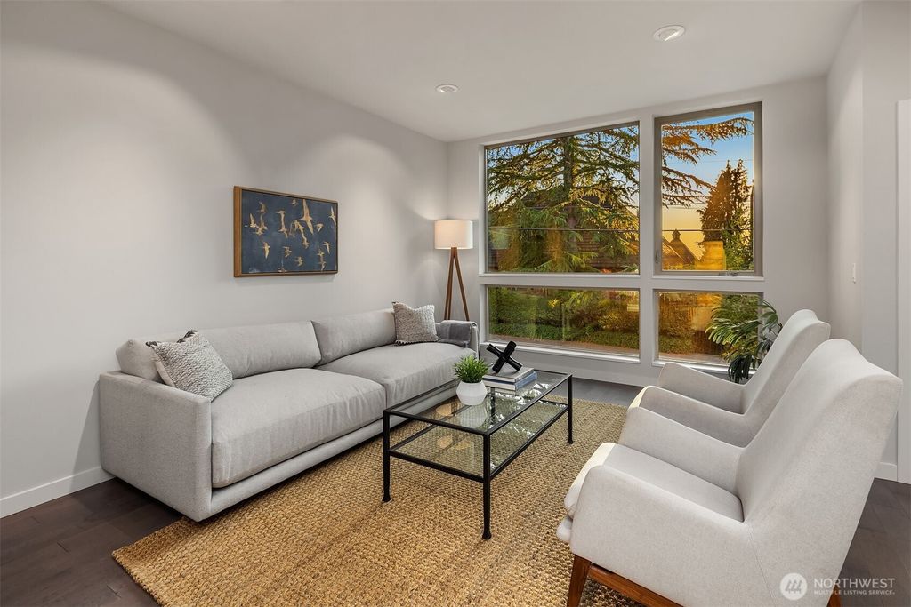 Photo of 724 Belmont Place E, Seattle, WA 98102 (MLS # 2423687)
