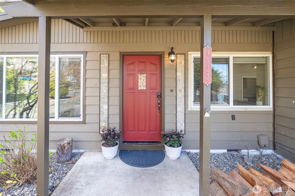 Photo of 9537 S 213th Street, Kent, WA 98031 (MLS # 2497058)