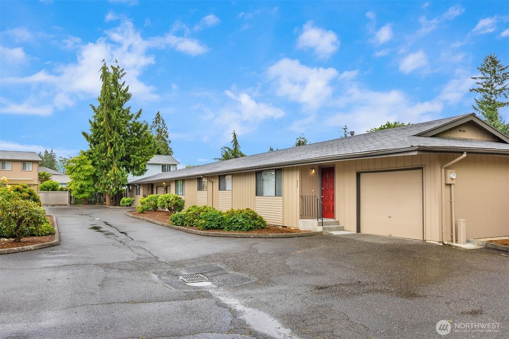 Photo of 802 21st Street SE, Auburn, WA 98002 (MLS # 2394374)
