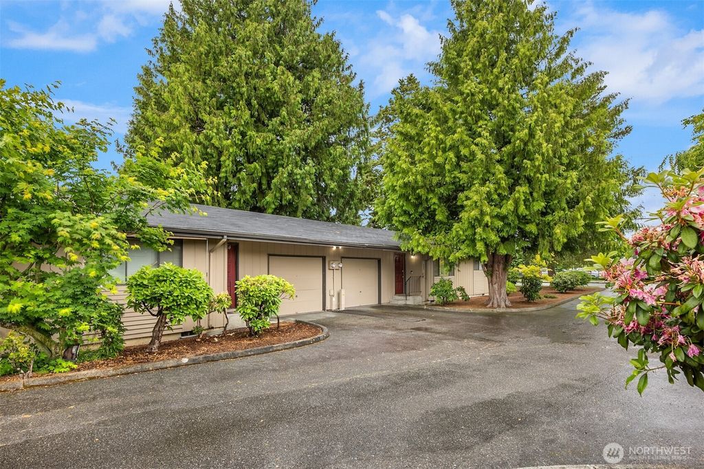 Photo of 802 21st Street SE, Auburn, WA 98002 (MLS # 2394374)