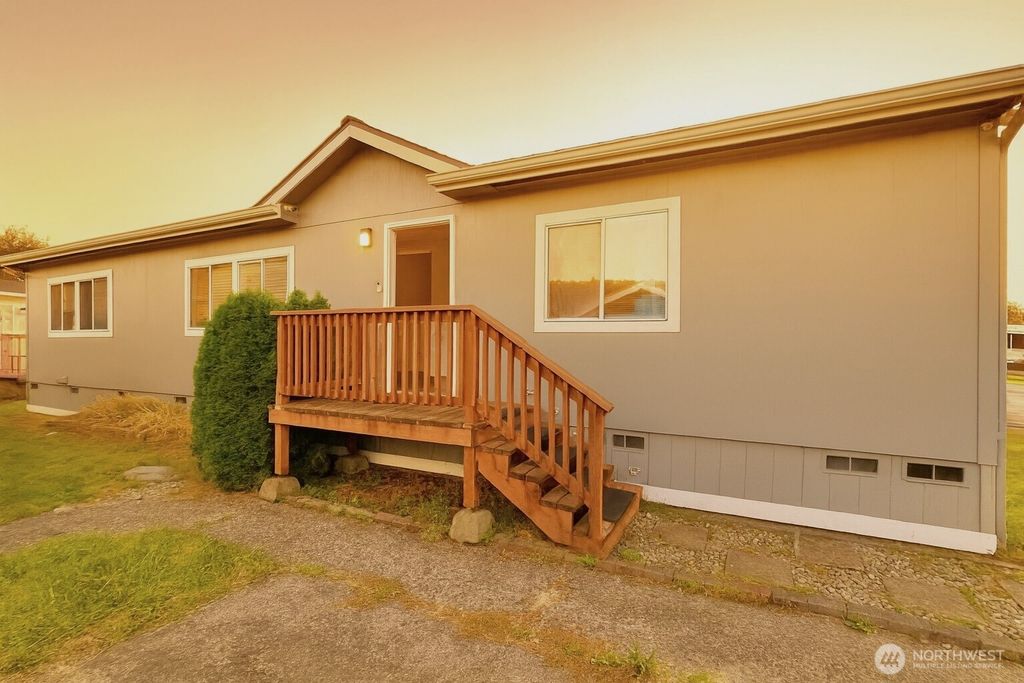 Photo of 210 37th Street SE #130, Auburn, WA 98002 (MLS # 2435742)