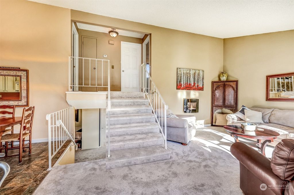 Photo of 9808 NE 140th Place, Kirkland, WA 98034 (MLS # 2201684)